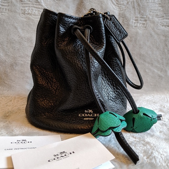 Coach Handbags - 🆕 Coach Leather Bucket Wristlet Floral Drawstring